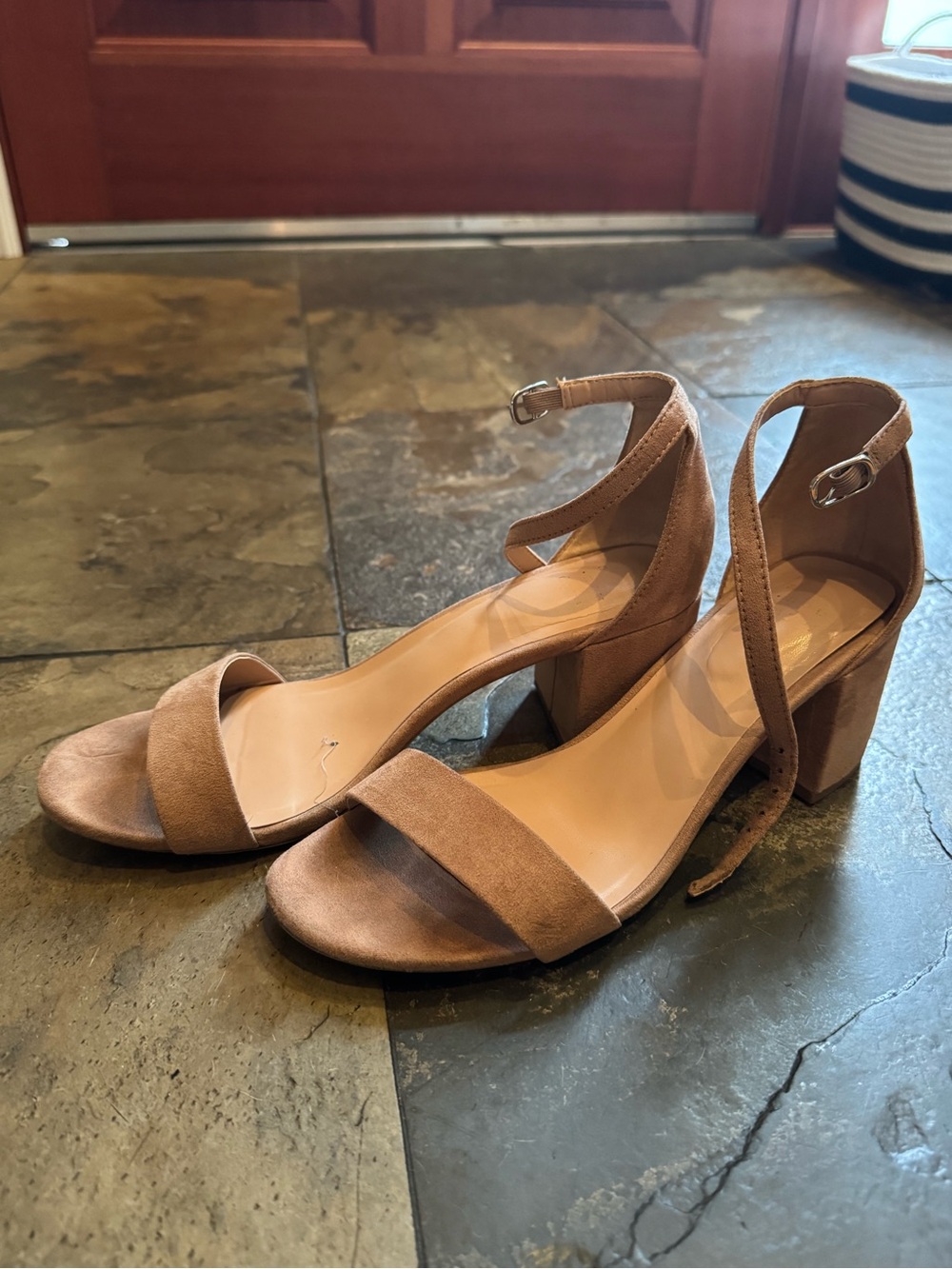 Women’s Ankle-Strap Block Heel Sandals in Tan 7.5